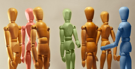 Cross Cultural Communication mit Gliederpuppen nachgestellt