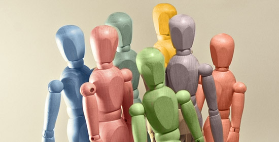 Teams mit Gliederpuppen nachgestellt