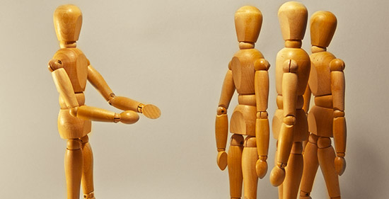 Training mit Gliederpuppen nachgestellt